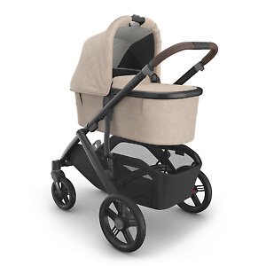 Люлька UPPAbaby Bassinet V3 легко устанавливается на шасси коляски