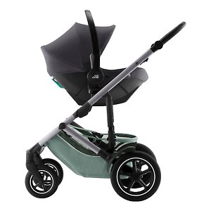Автокресло-переноска Baby-Safe Core устанавливается на шасси через входящие в комплект адаптеры