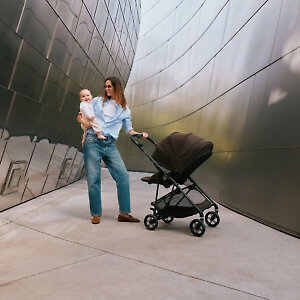 Стильная коляска Cybex Melio серии Carbon